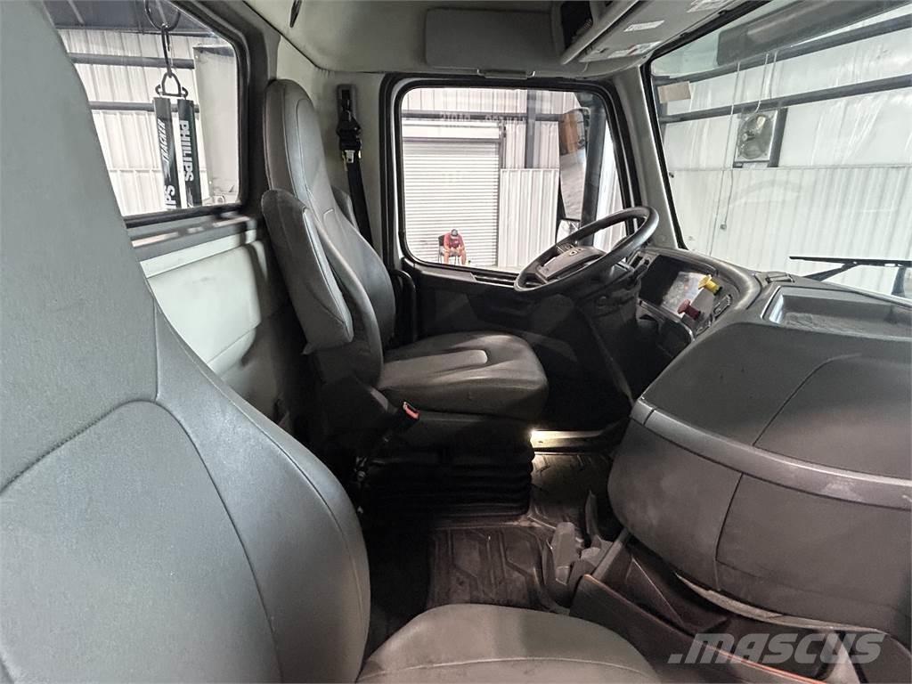 Volvo VNR64T300 Tractores (camiões)