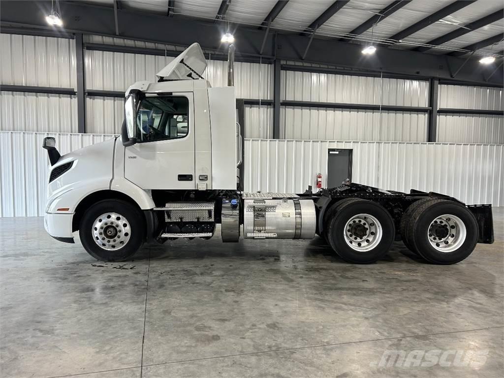 Volvo VNR64T300 Tractores (camiões)