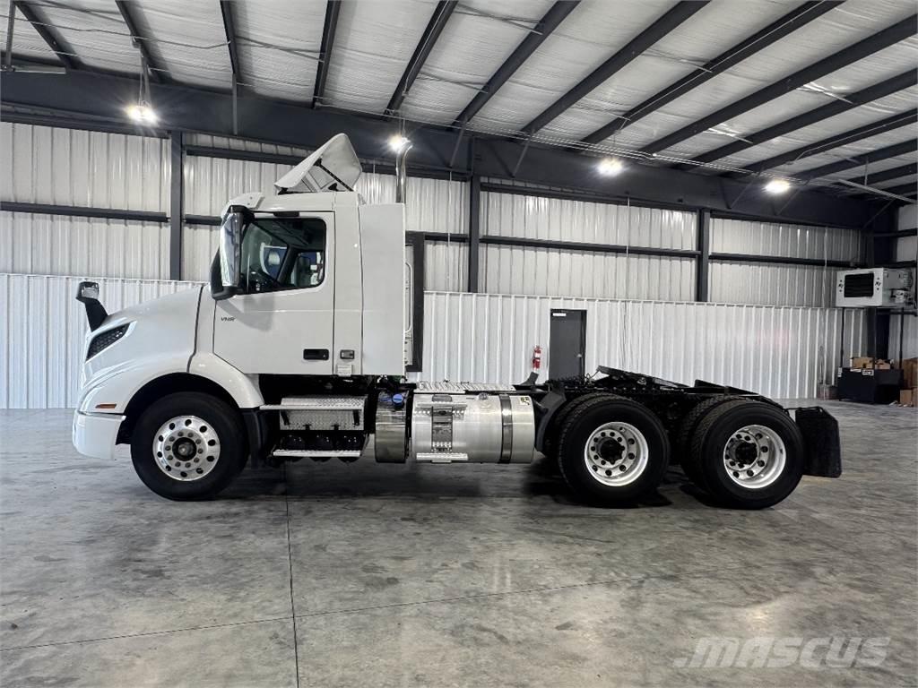 Volvo VNR64T300 Tractores (camiões)
