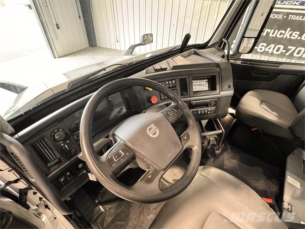 Volvo VNR64T300 Tractores (camiões)