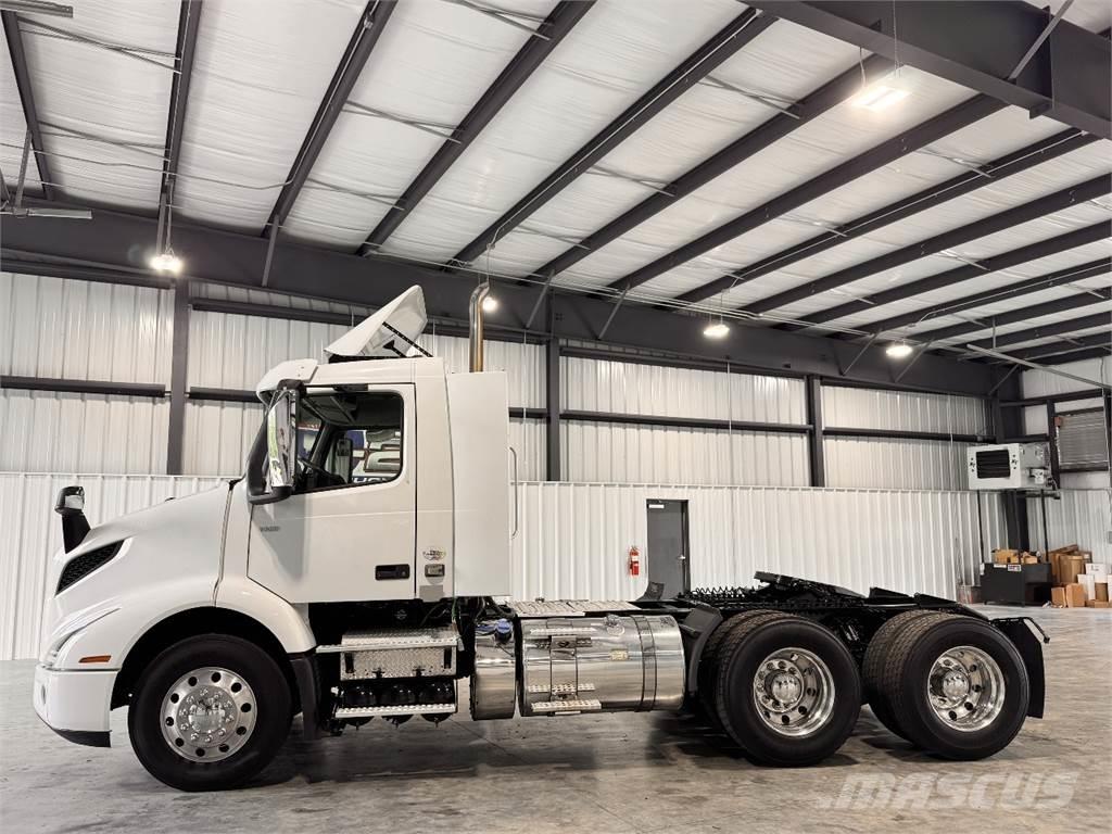 Volvo VNR64T300 Tractores (camiões)