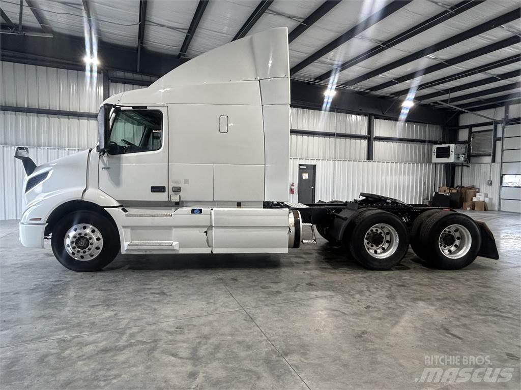 Volvo VNR64T640 Tractores (camiões)