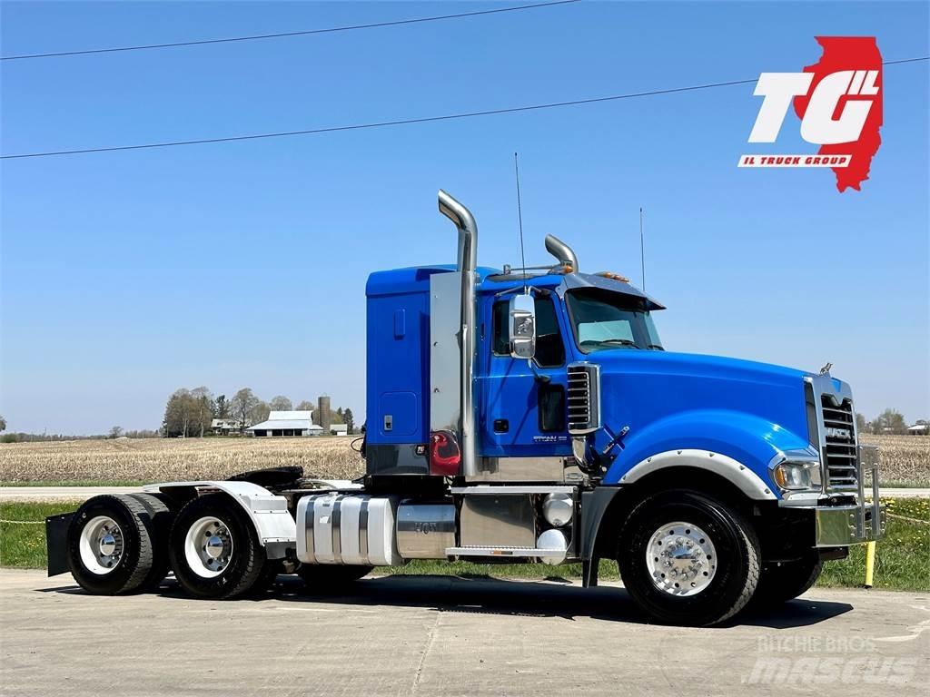 Mack Titan TD713 Tractores (camiões)