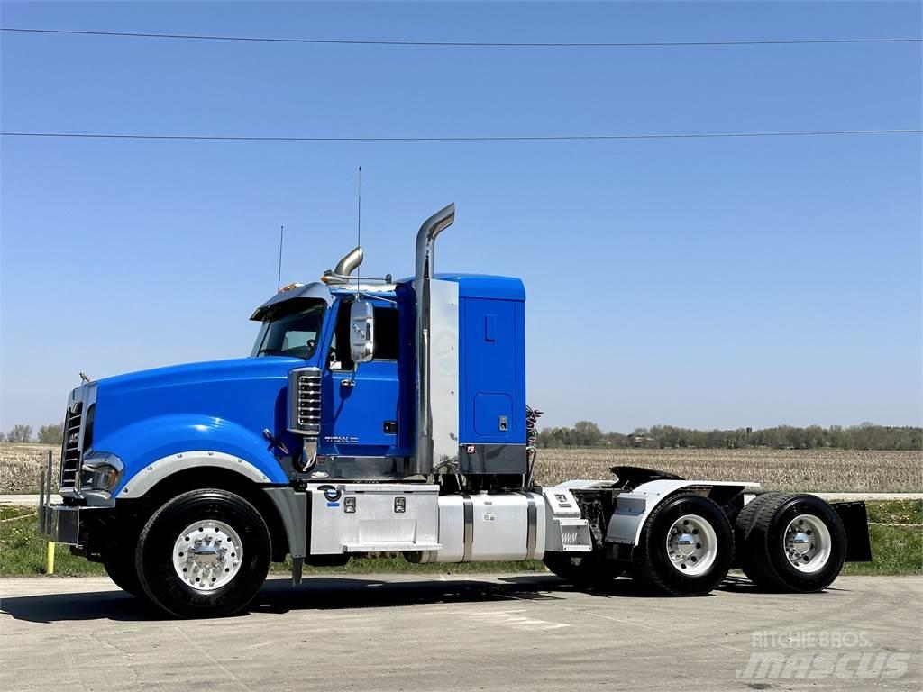 Mack Titan TD713 Tractores (camiões)