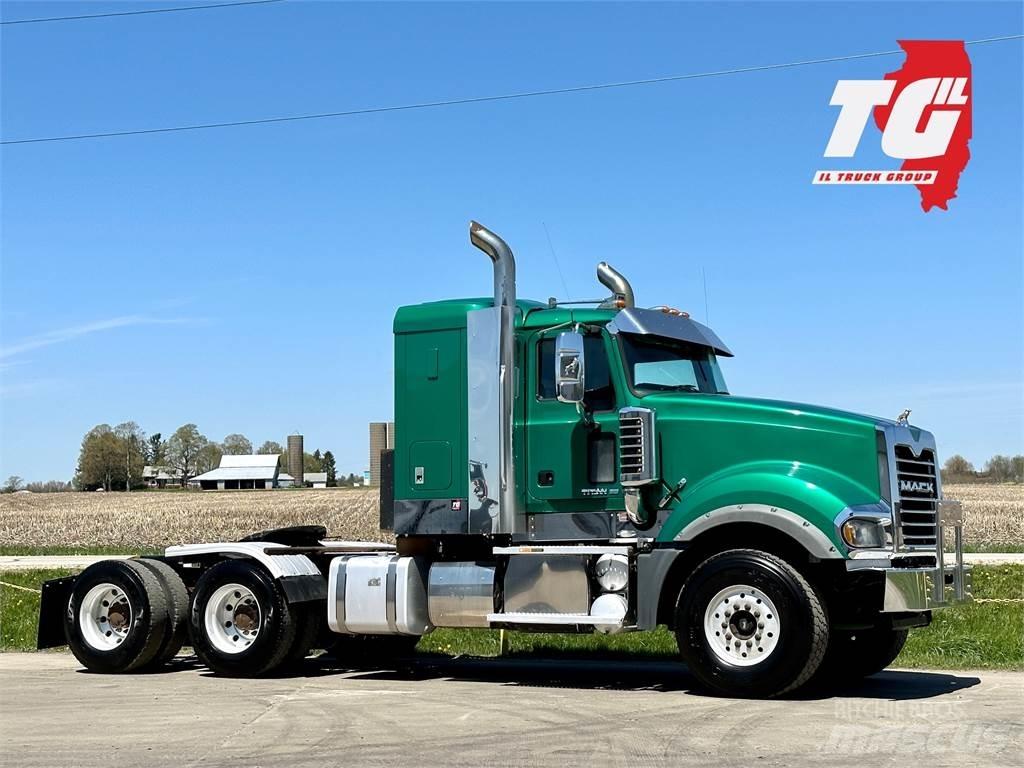 Mack Titan TD713 Tractores (camiões)