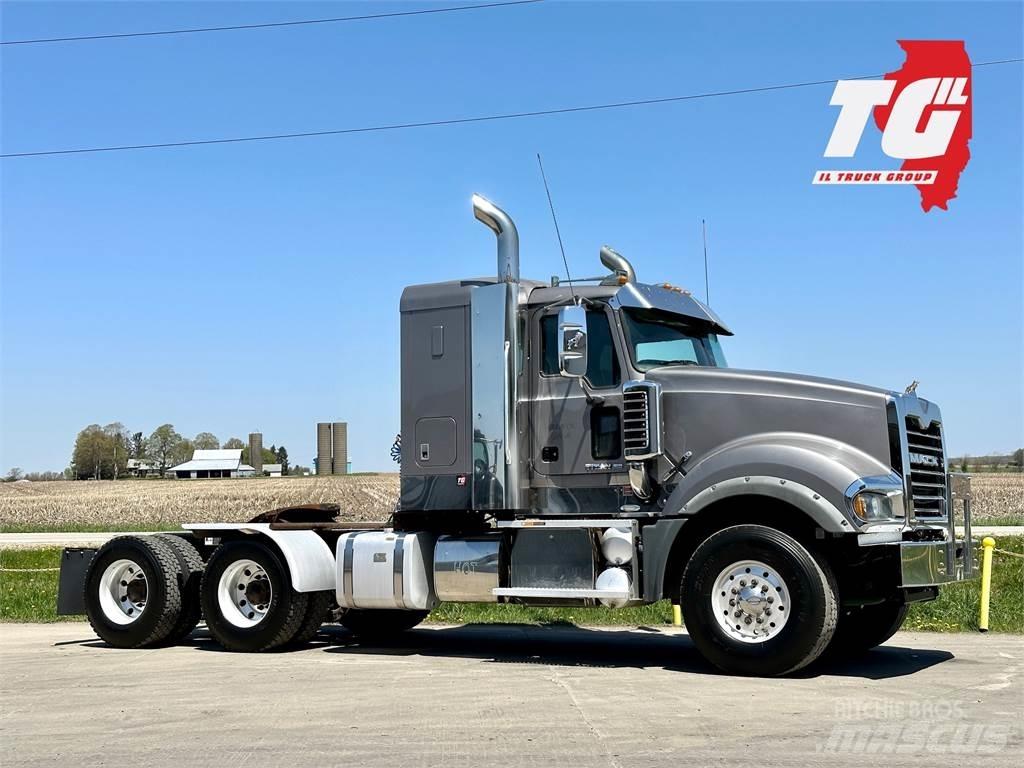 Mack Titan TD713 Tractores (camiões)