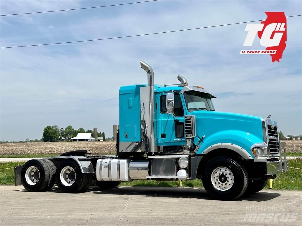 Mack Titan TD713 Tractores (camiões)