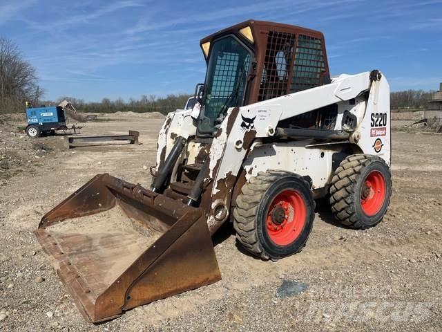 Bobcat S220 Carregadoras de direcção deslizante