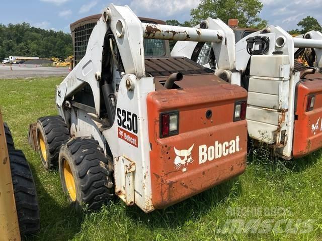Bobcat S250 Carregadoras de direcção deslizante