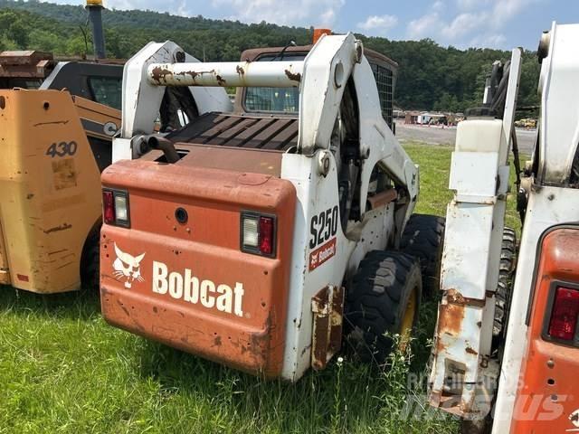 Bobcat S250 Carregadoras de direcção deslizante