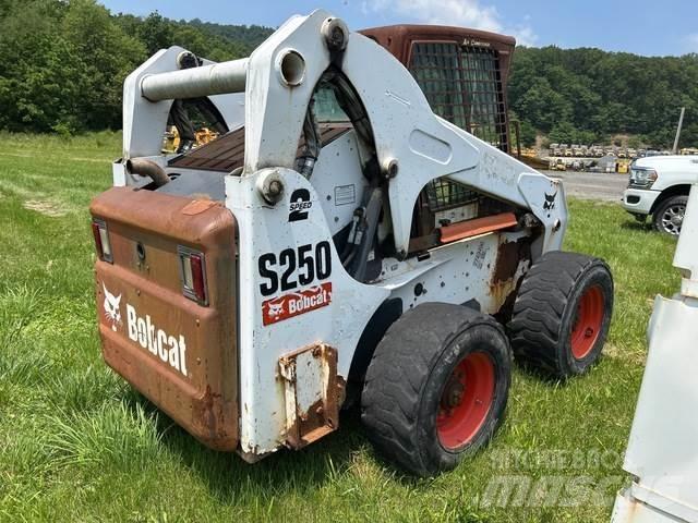 Bobcat S250 Carregadoras de direcção deslizante