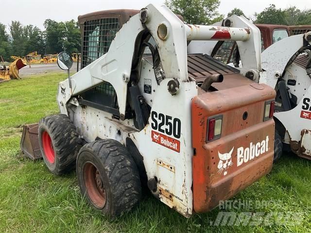 Bobcat S250 Carregadoras de direcção deslizante