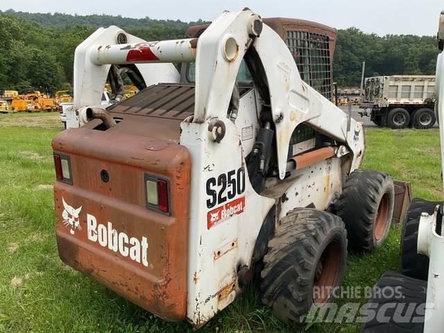 Bobcat S250 Carregadoras de direcção deslizante