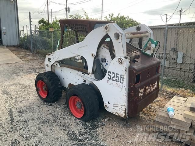 Bobcat S250 Carregadoras de direcção deslizante