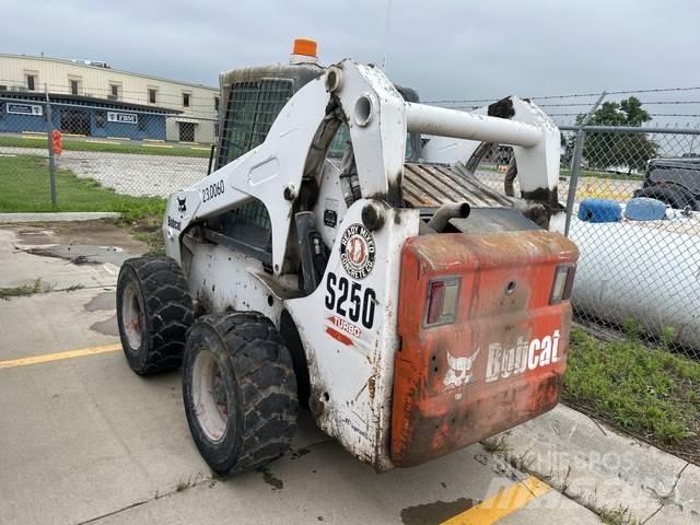 Bobcat S250 Carregadoras de direcção deslizante