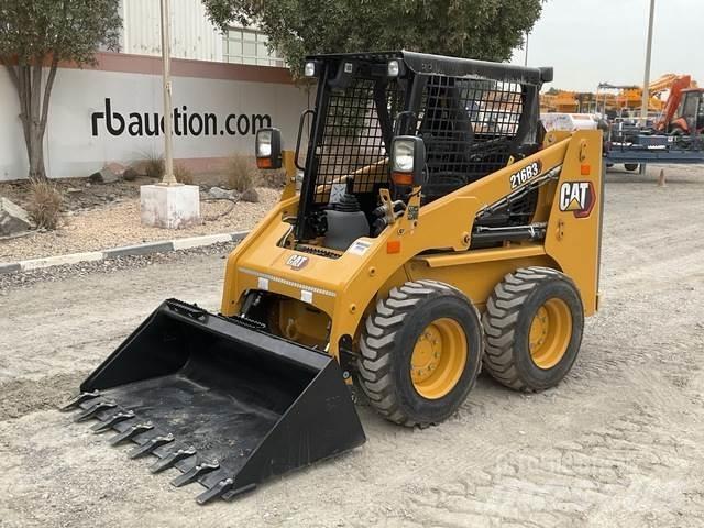 CAT 216B3 Carregadoras de direcção deslizante