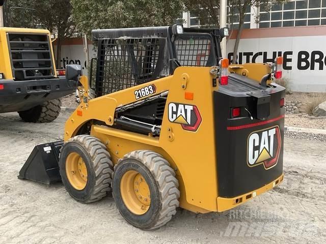 CAT 216B3 Carregadoras de direcção deslizante