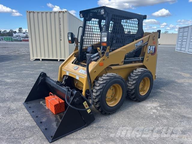 CAT 216B3 Carregadoras de direcção deslizante