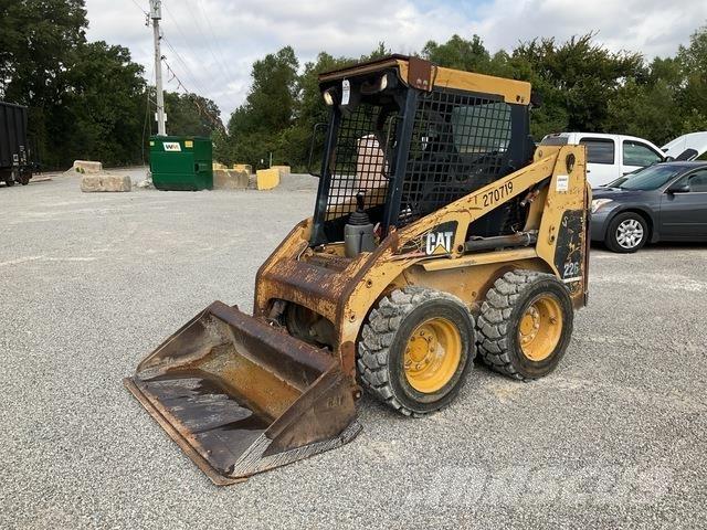 CAT 226 Carregadoras de direcção deslizante
