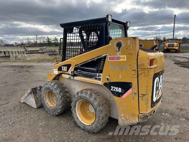 CAT 226B 2 Carregadoras de direcção deslizante