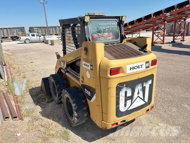 CAT 226B2 Carregadoras de direcção deslizante