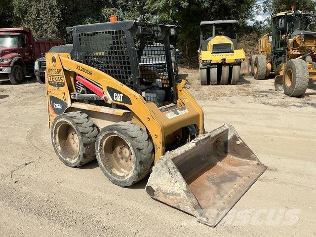 CAT 226B3 Carregadoras de direcção deslizante