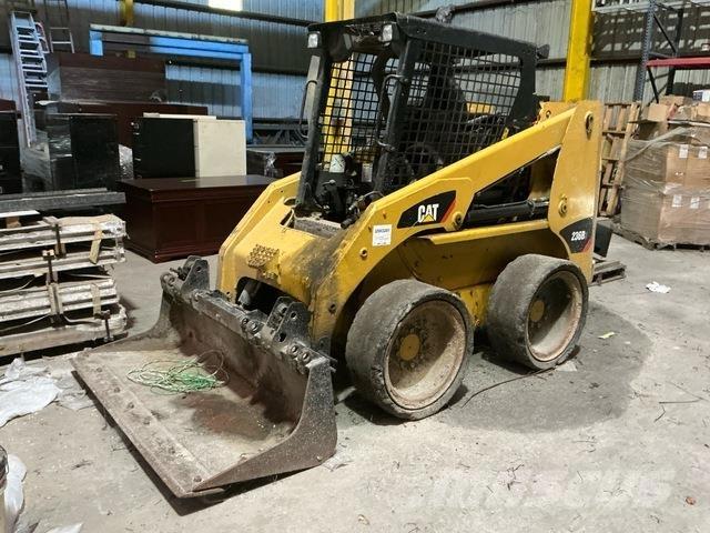 CAT 236B3 Carregadoras de direcção deslizante