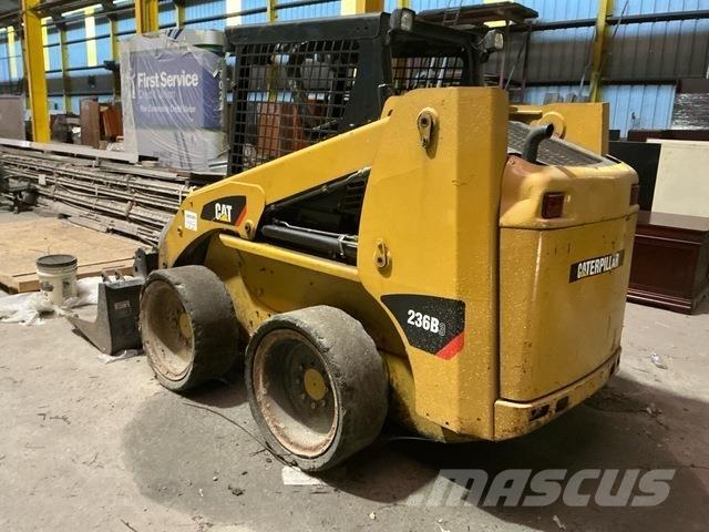 CAT 236B3 Carregadoras de direcção deslizante