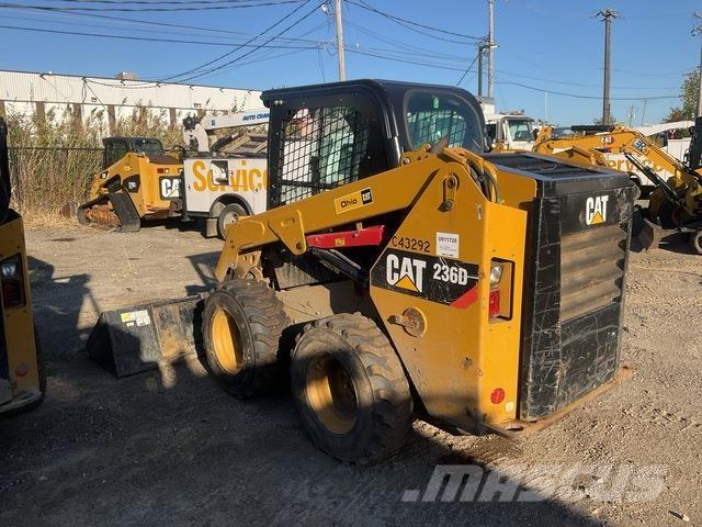 CAT 236D Carregadoras de direcção deslizante