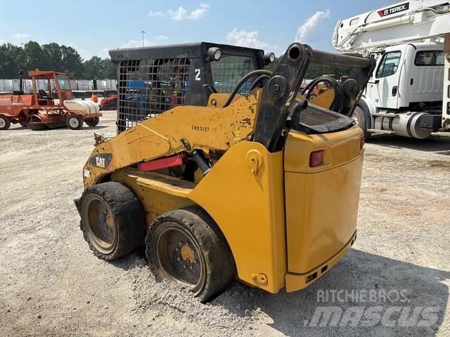 CAT 242B3 Carregadoras de direcção deslizante