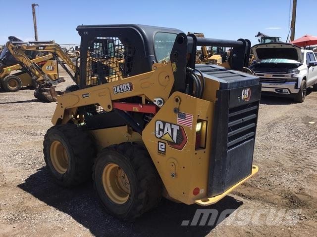 CAT 242D3 Carregadoras de direcção deslizante