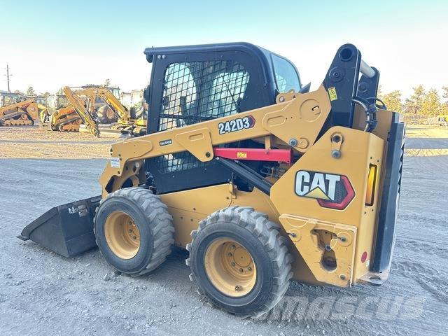 CAT 242D3 Carregadoras de direcção deslizante