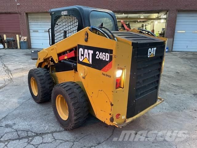 CAT 246D Carregadoras de direcção deslizante