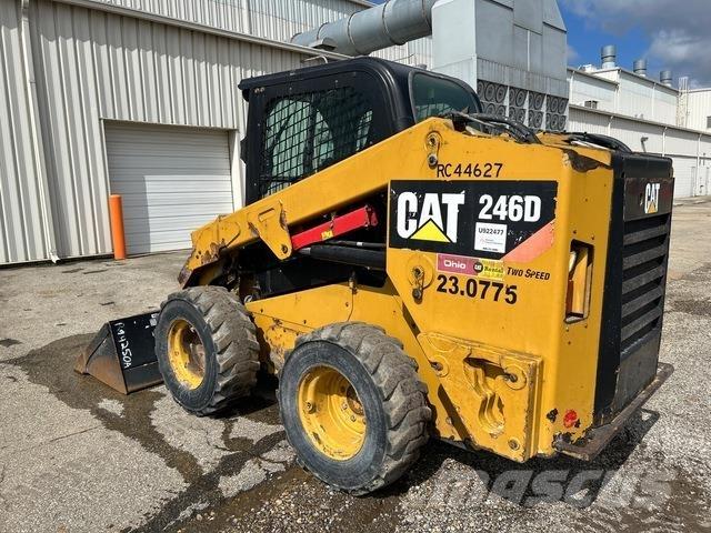CAT 246D Carregadoras de direcção deslizante