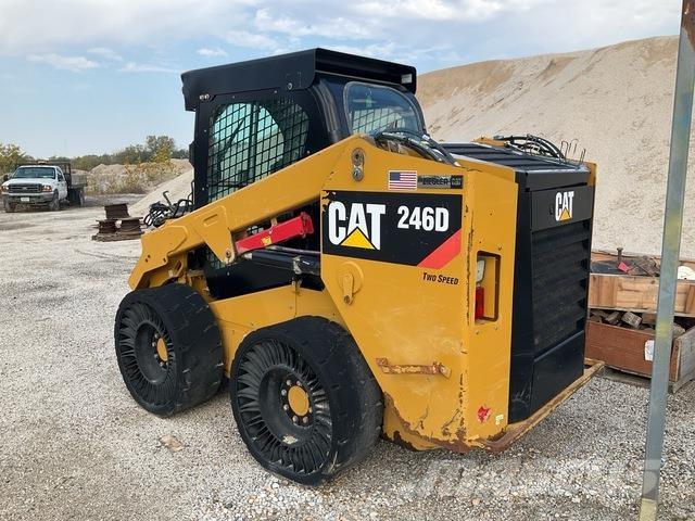 CAT 246D Carregadoras de direcção deslizante