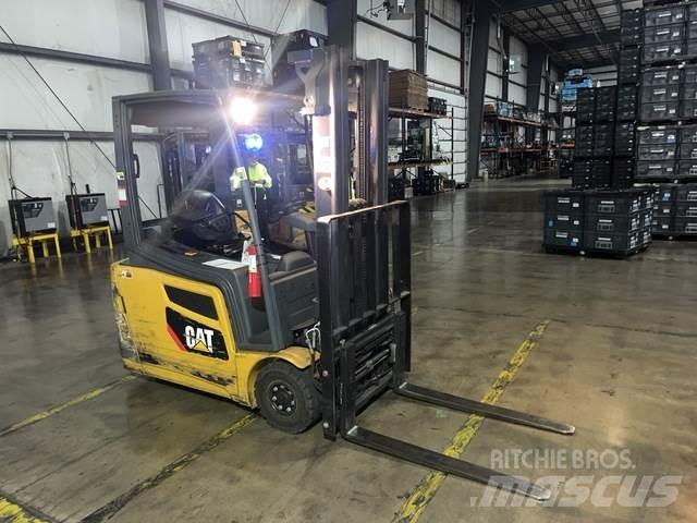 CAT 2ET3000 Empilhadores eléctricos