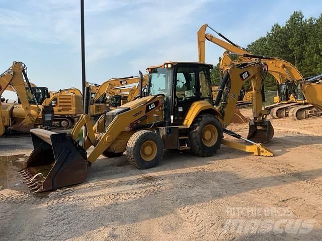 CAT 440 Retroescavadoras