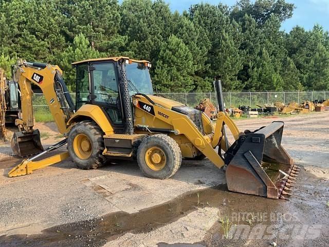 CAT 440 Retroescavadoras