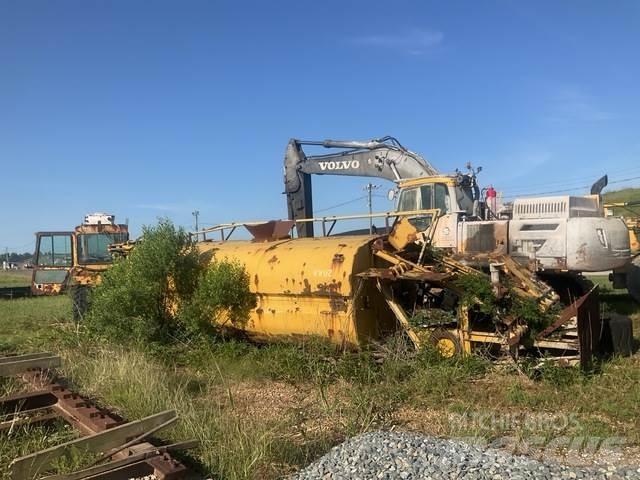 CAT 613C Auto-tanques