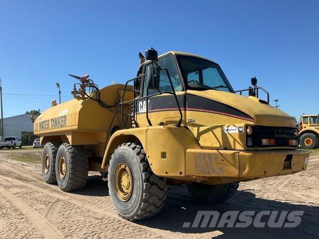 CAT 725 Auto-tanques