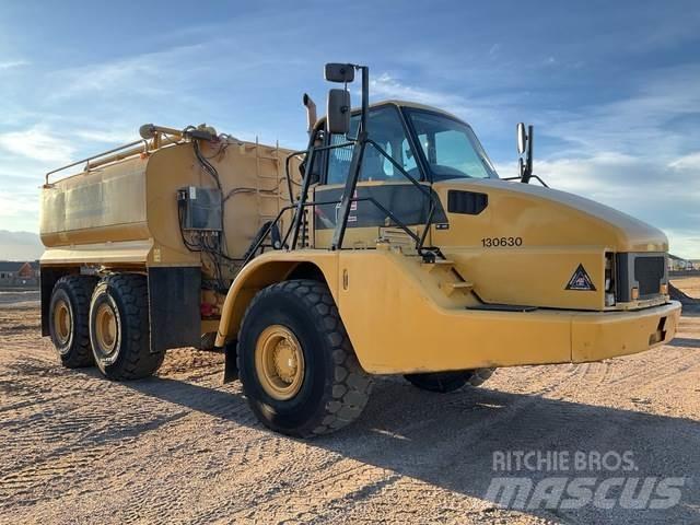 CAT 735 Auto-tanques