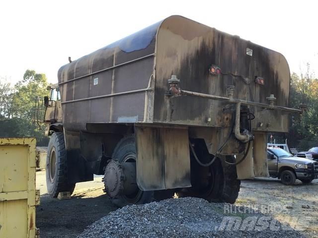 CAT 777C Auto-tanques