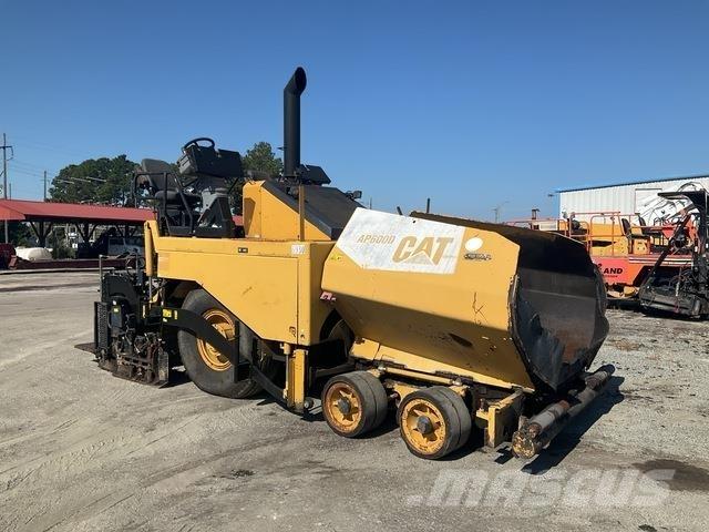 CAT AP-600D Pavimentadoras de asfalto