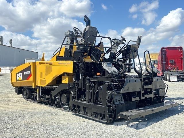 CAT AP1055F Pavimentadoras de asfalto
