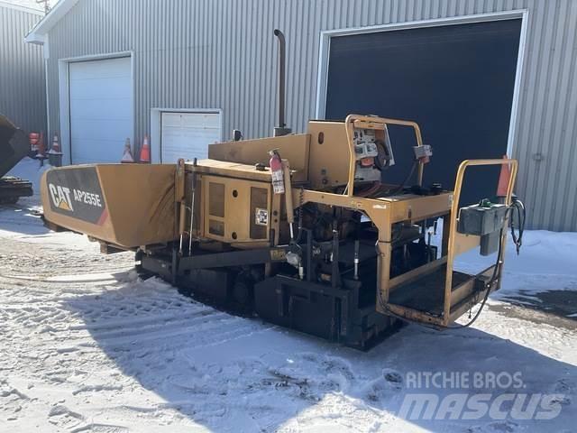 CAT AP255E Pavimentadoras de asfalto