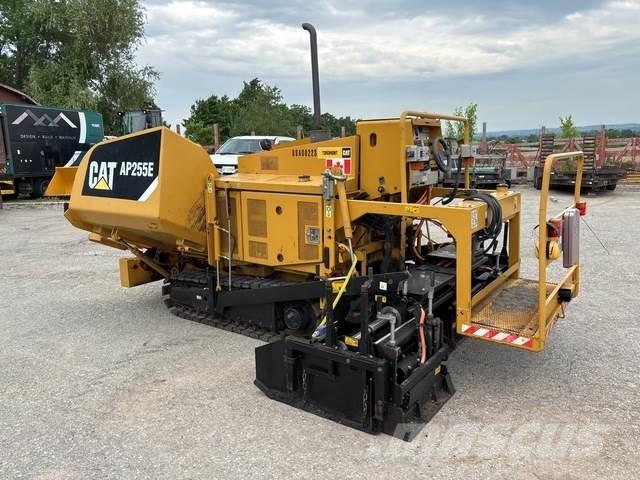 CAT AP255E Pavimentadoras de asfalto