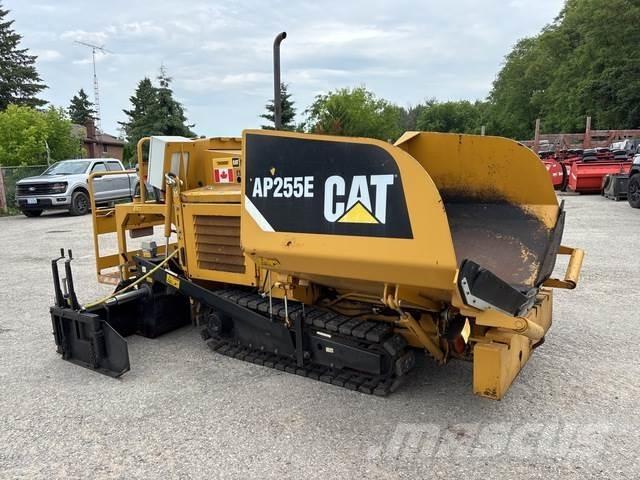 CAT AP255E Pavimentadoras de asfalto