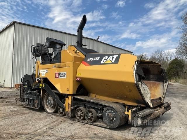 CAT AP555E Pavimentadoras de asfalto