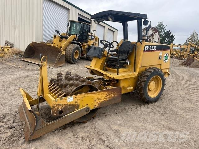 CAT CP-323C Cilindros Compactadores monocilíndricos