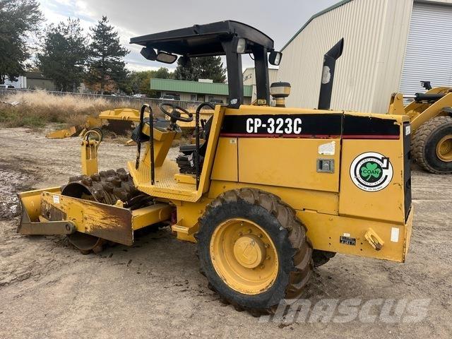 CAT CP-323C Cilindros Compactadores monocilíndricos